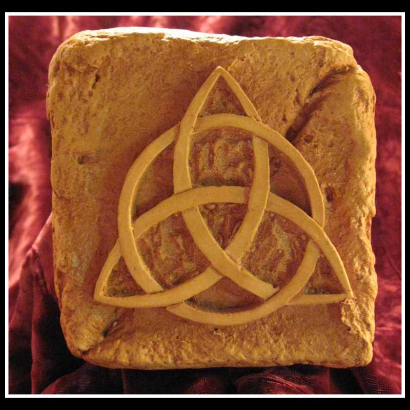 B19DM - Triquetra B19DM - Triquetra